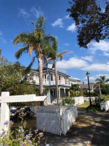 Palmiers et jolies maisons blanches - Russel - Bay of Island - Nouvelle Zélande