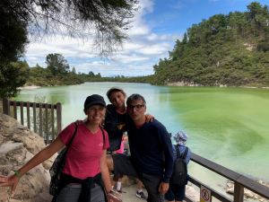 Devant le joli lac de Wai O Tapu - Nouvelle-Zélande