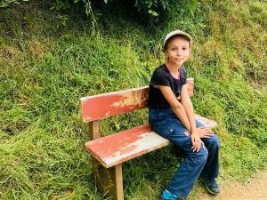 Petit Hobbit sur un banc - Hobbiton - Nouvelle-Zélande