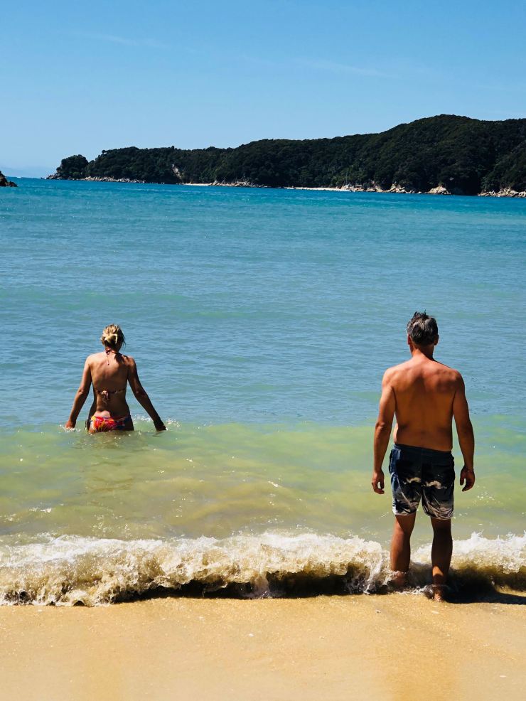 Baignade à Torrent Bay - Parc Abel Tasman - Nouvelle-Zélande