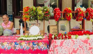 Stand de couronnes de fleurs - Papeete - Polynésie