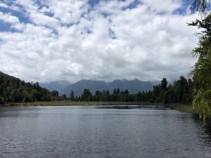 Donc là on devrait voir le Mont Cook et le Mont Tasman ! - lac Matheson - Nouvelle-Zélande