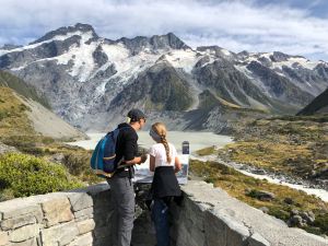 Devant le lac du Mueller glacier - Hooker Valley Track - Mont Cook - Nouvelle-Zélande
