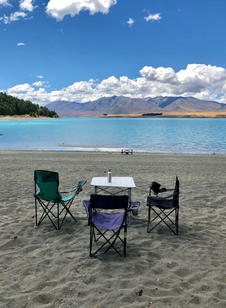 Pique nique face à un paysage de rêve - Lac Tekapo - Nouvelle-Zélande