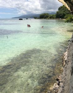 Sous nos pieds au restaurant "La Plage de Maui - Tahiti Iti - Polynésie