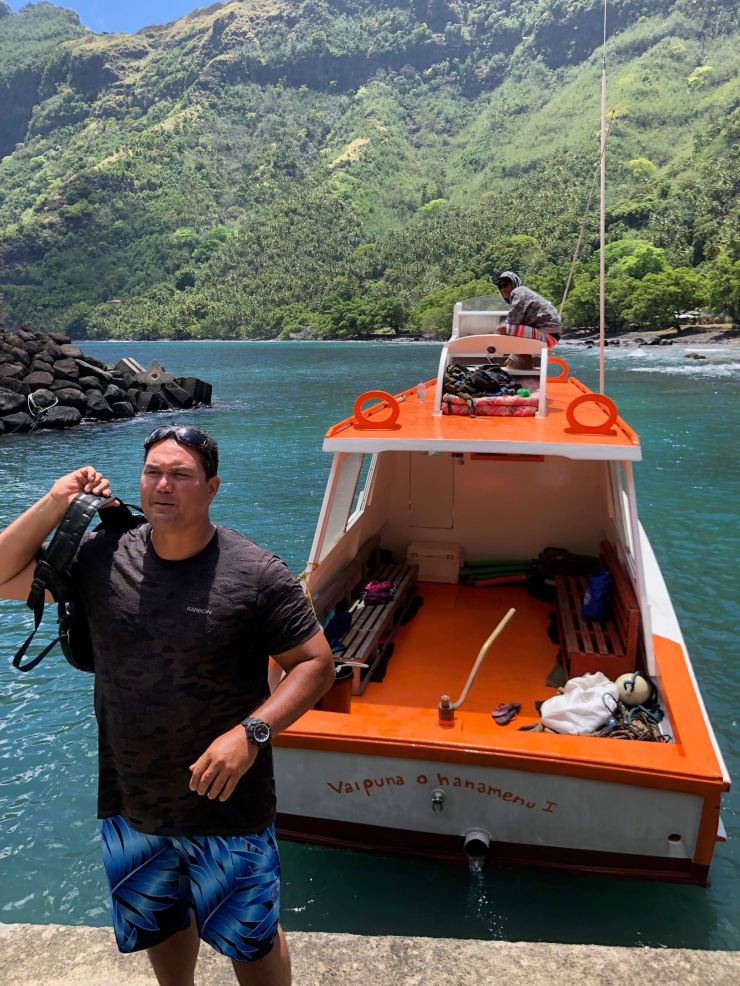 Pifa débarque à Tahuata - Iles Marquises - Polynésie