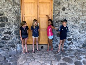 Brochette de gamins - Hapatoni - Tahuata - Iles Marquises - Polynésie