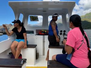 En route vers la Baie d'Hakaui avec Maria, Maui et leur cousine - Nuku Hiva - Iles Marquises - Polynésie