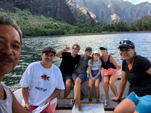Selfie de la petite troupe - En repartant de la baie d'Hakaui - Nuku Hiva - Iles Marquises - Polynésie