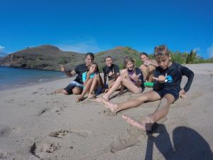 Joyeuses bande sur la plage - Tahuata- Iles Marquises - Polynésie