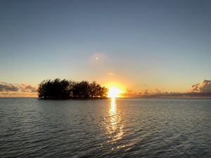 Coucher de soleil sur le Motu - Fare Miti - Moorea - Polynésie