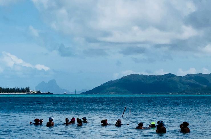 Trempage de Polynésiennes - Motu Ofetaro - Raiatea - Polynésie