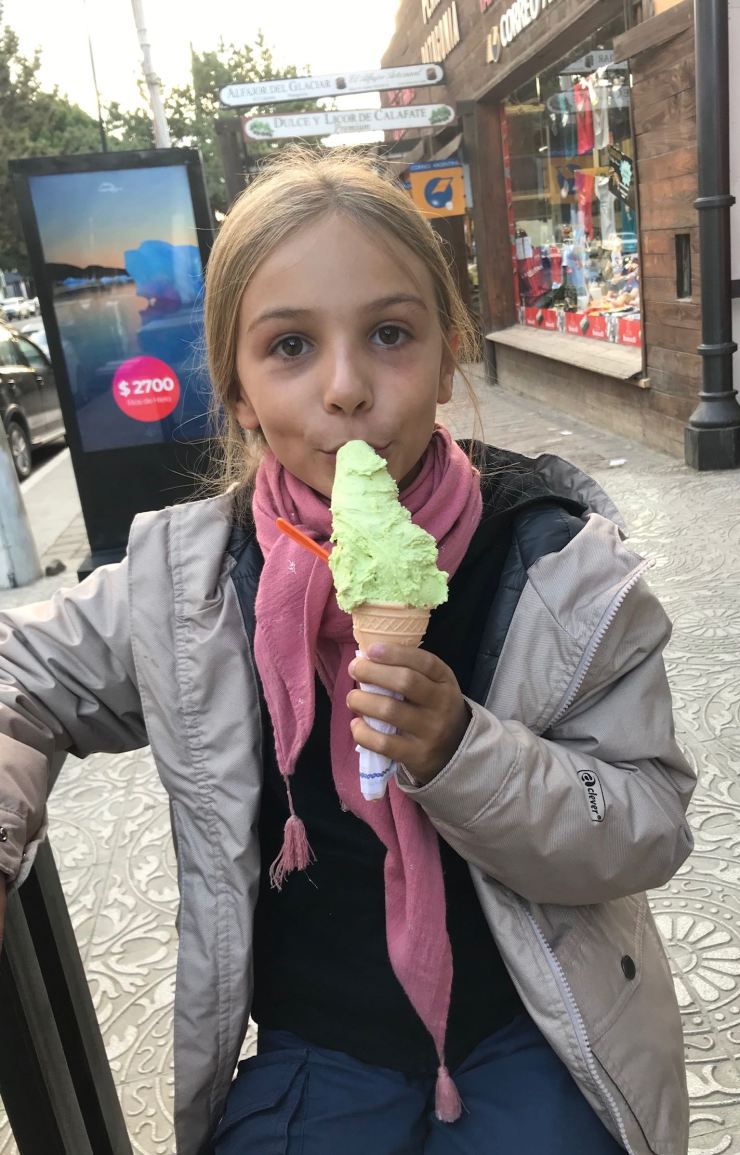 Fait pas si froid en Patagonie. Toujours prête pour une petite glace, moi ! - El Calafate - Argentine