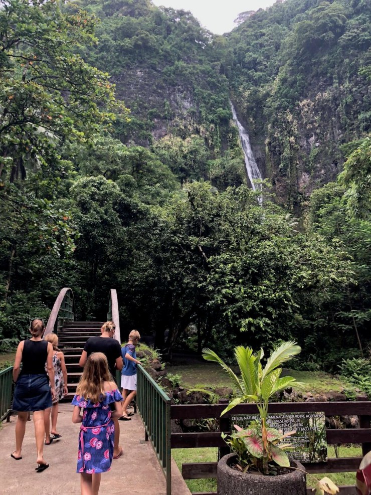 Arrivée à la première cascade de Faarumai - Tahiti - Polynésie