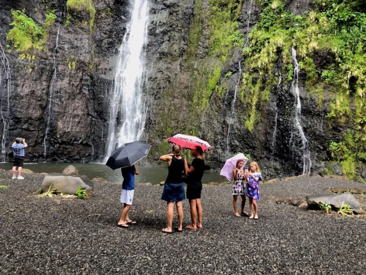 Singing in the rain ! - A la première cascade de Faarumai - Tahiti - Polynésie