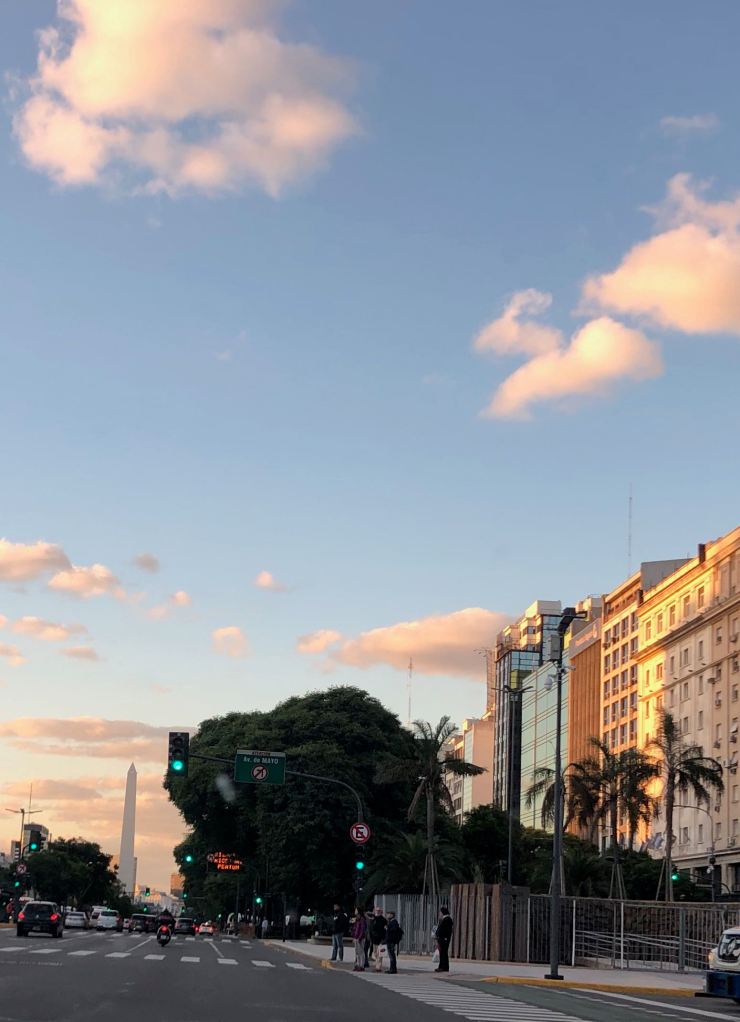 Avenida 9 de julio avec en fond l'obelisque - Buenos Aires - Argentine