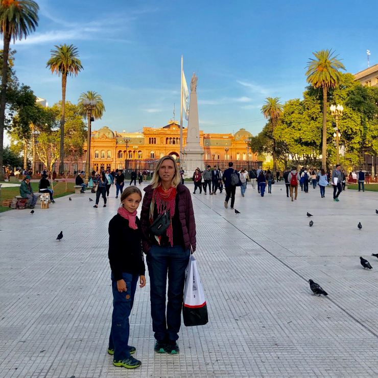 Devant l'obelisco de la Plaza de Mayo -Buenos AIres - Argentine
