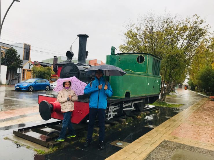 Sur la place principale de Puerto Natales - Patagonie - Chili