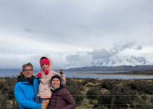 Derrière nous, las Torres del Paine se dévoilent - Patagonie - Chili