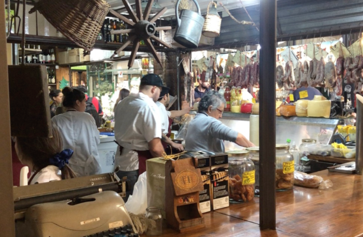Tous ces saucissons ! - Marché de San Telmo - Buenos Aires - Argentine