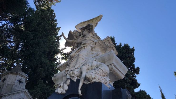 Sur un caveau - cimetière de Recoleta - Buenos Aires - Argentine