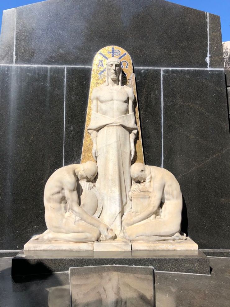 Sur un caveau - cimetière de Recoleta - Buenos Aires - Argentine