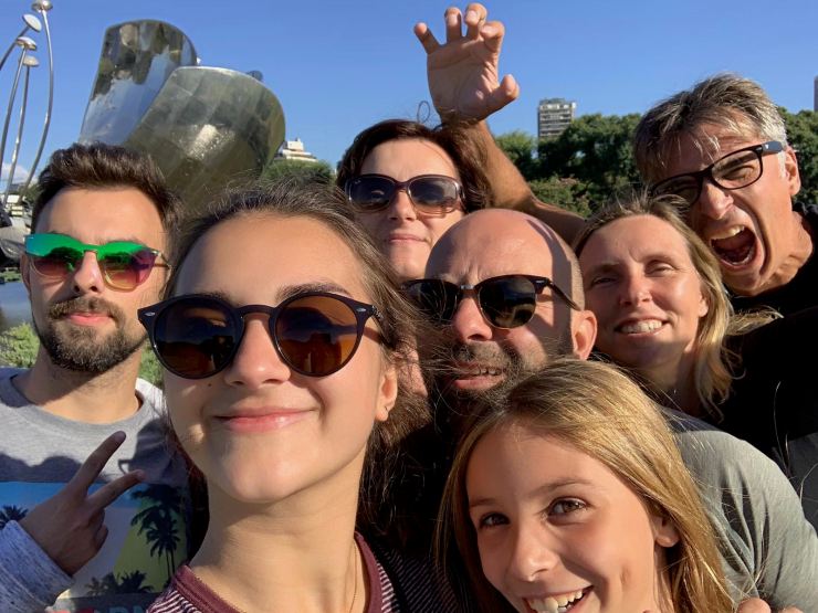 Selfie familial géant ! - Floralis Generica - Buenos Aires - Argentine