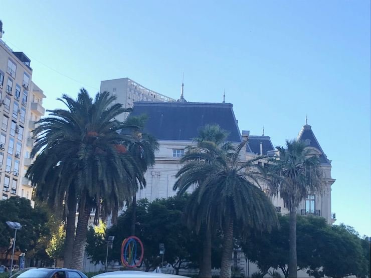 Bâtiment Européen et Palmiers tropicaux - Buenos Aires - Argentine