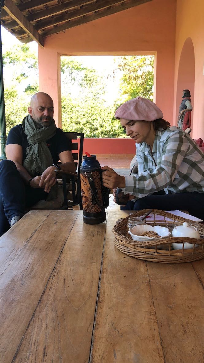 Eric découvre le maté - Pampa - Argentine