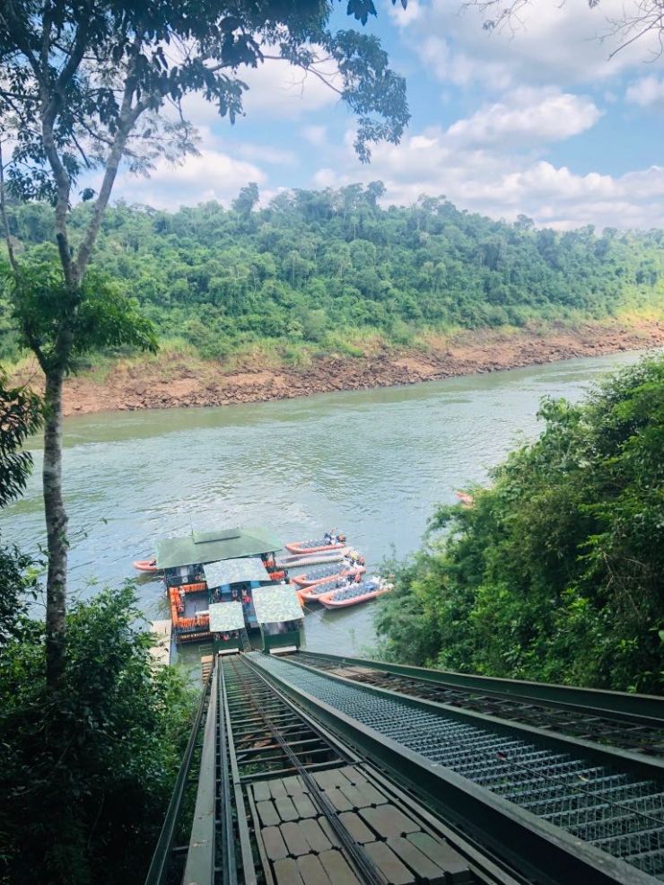 Pour rejoindre les berges - Macuco Safari -Chutes d'Iguazu côté Brésil