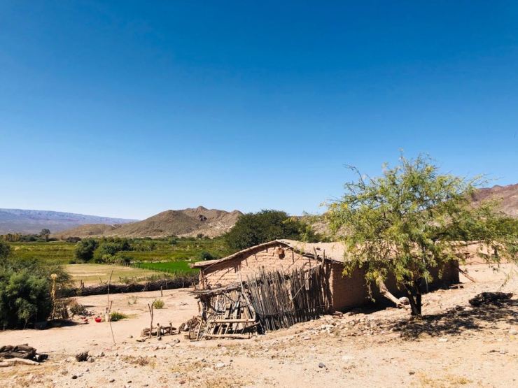 Vallee Calchaquies et maison en adobe - Noroeste - Argentine
