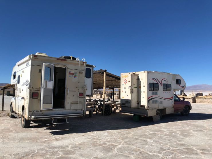Certains routards ont pris de l'avance - Salinas grandes - Nordeste - Argentine