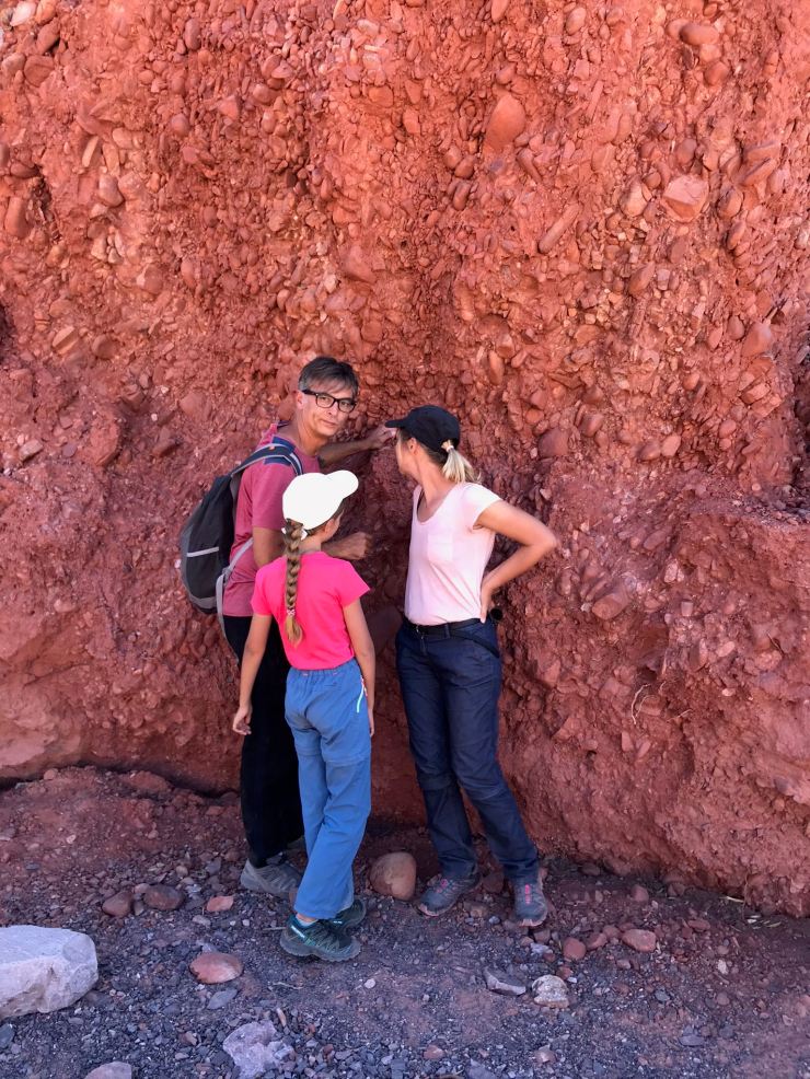 Contre la roche, à l'ombre - Quebrada de la senoritas - Uquia - Nordeste - Argentine