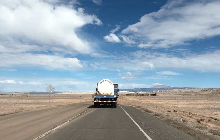 Camion Citerne. On manque d'eau dans le désert d'Atacama -Chili