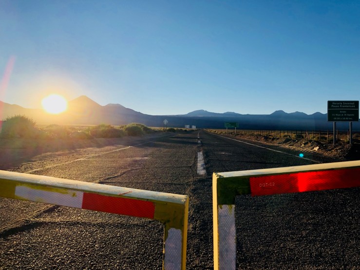 Derrière cette barrière, la Bolivie
