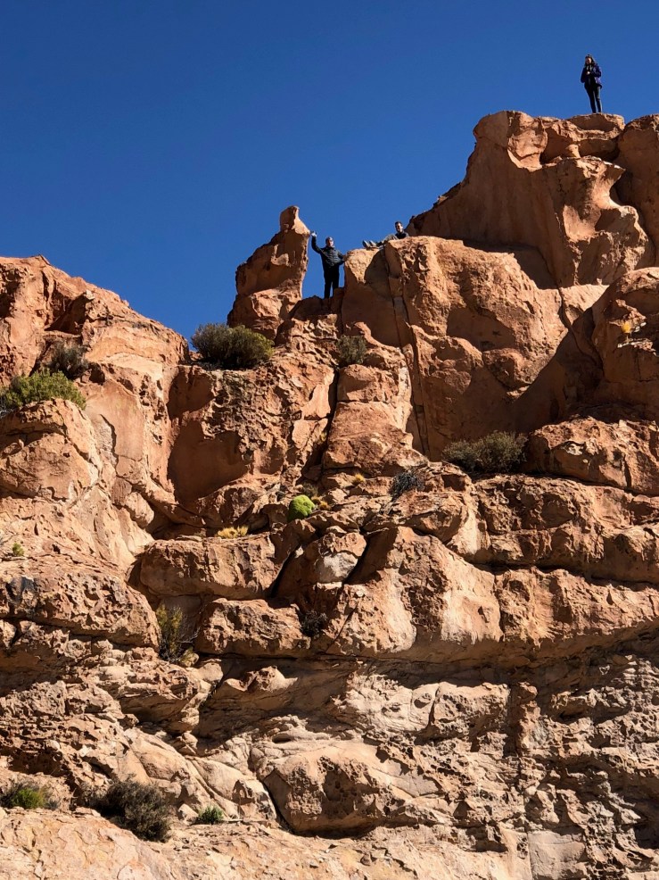 Geoffrey s'essaie à l'escalade - Valle de Rocas - Sud Lipez - Bolivie