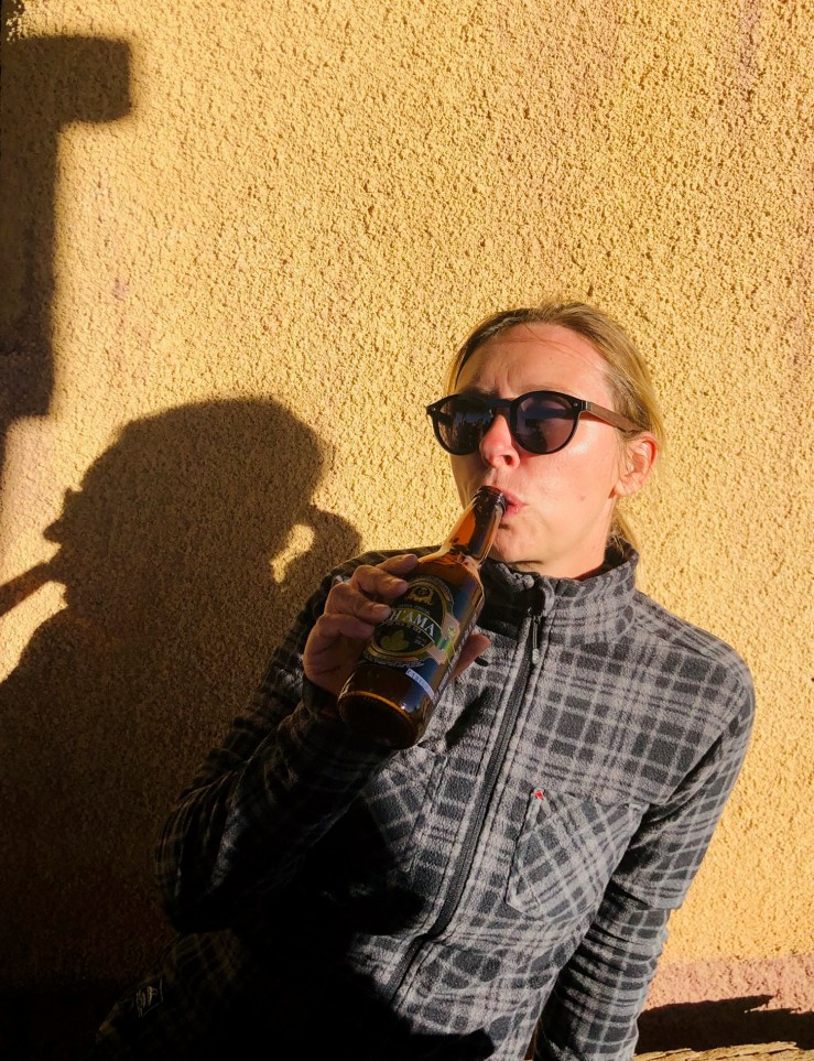 Je teste la bière au quinoa - Sud Lipez - Bolivie