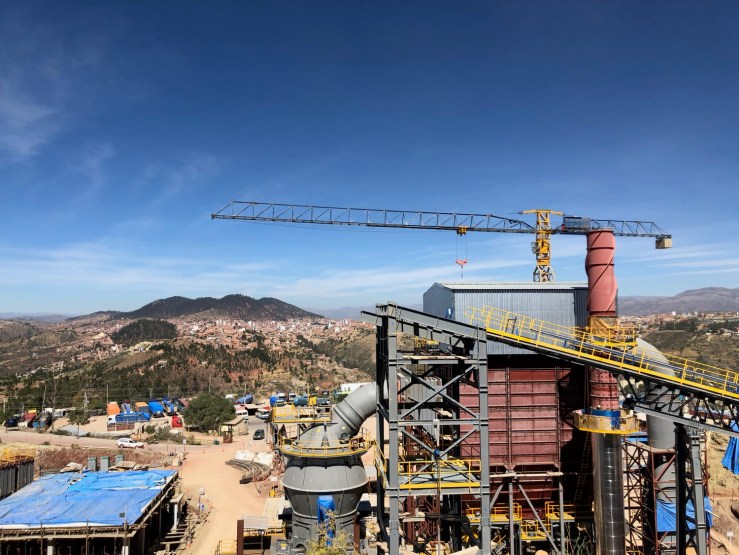 Cimenterie devant le Parque Cretacico - Sucre - Bolivie